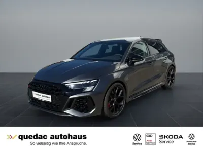 Gebraucht Audi RS3 Sport 400 PS (294 kW) 2023 Daytonagrau perleffekt (metallic) Limousine