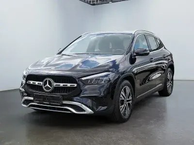 Gebraucht Mercedes GLA180 Progressive 136 PS (100 kW) 2025 Schwarzlack kosmosschwarz (metallic) SUV