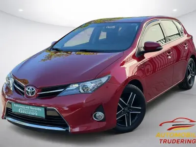 Gebraucht Toyota Auris Life 99 PS (72 kW) 2013 Rot Limousine