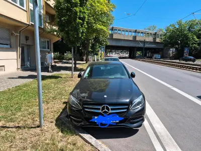 Gebraucht Mercedes C180 156 PS (114 kW) 2015 Schwarz Limousine