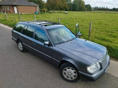 Usata Mercedes E220 150 CV (110 kW) 1994 Grigio Station wagon