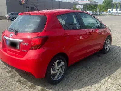 Gebraucht Toyota Yaris Comfort 73 PS (53 kW) 2015 Rot Kleinwagen