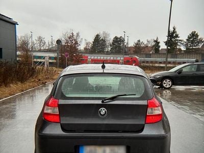 Gebraucht BMW 118 122 PS (89 kW) 2005 Grau Kleinwagen