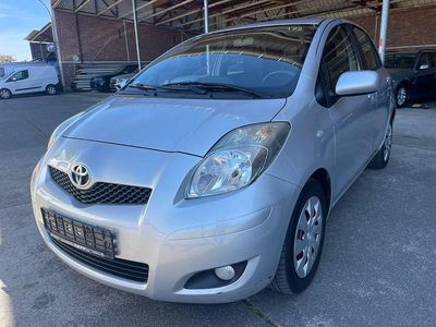Usata Toyota Yaris Life 101 CV (74 kW) 2010 Argento Utilitaria