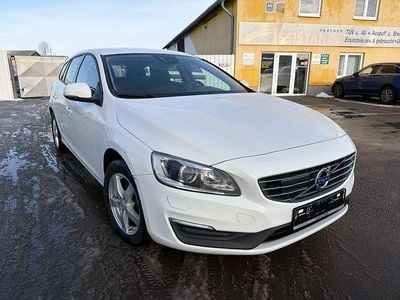 Weiß Gebraucht 2015 Volvo V60 Summum Kombi | 4.690 € (Superpreis)