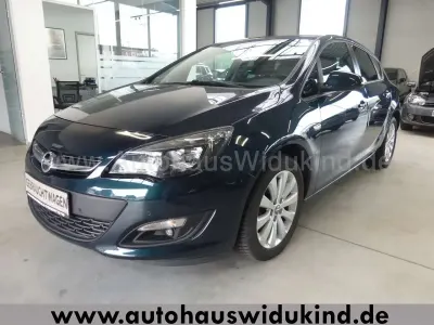 Gebraucht Opel Astra Style 110 PS (80 kW) 2015 Grün Limousine