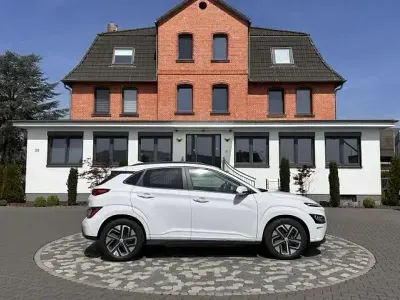 Gebraucht Hyundai Kona Prime 150 kW (204 PS) 2022 Chalk white / met SUV