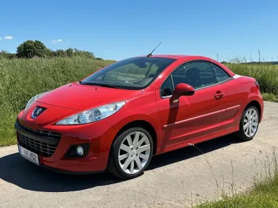Gebraucht Peugeot 207 CC Allure 156 PS (114 kW) 2012 Rot Cabrio