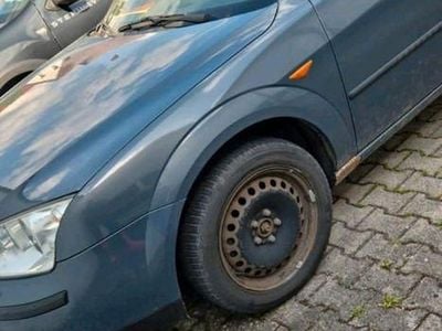 Usata Ford Mondeo Ambiente 110 CV (80 kW) 2001 Blu Berlina