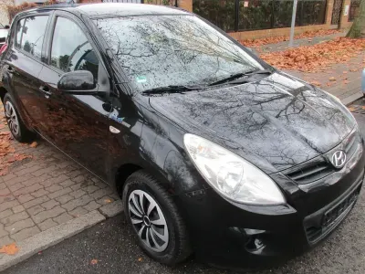 Gebraucht Hyundai i20 Edition 90 PS (66 kW) 2012 Schwarz Kleinwagen
