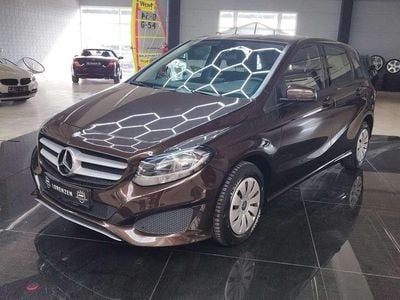 Usata Mercedes B180 109 CV (80 kW) 2015 Marrone Monovolume
