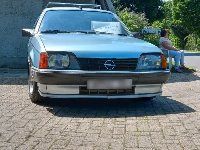 Gebraucht Opel Rekord 100 PS (73 kW) 1984 Blau Kombi