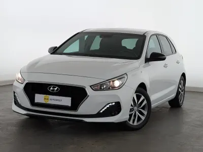 Gebraucht Hyundai i30 YES! 140 PS (102 kW) 2020 Polar white Limousine