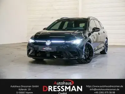 Gebraucht VW Golf VIII R 333 PS (244 kW) 2025 Grenadillschwarz metallic Kombi