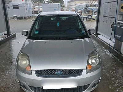 Gebraucht Ford Fiesta Ambiente 69 PS (50 kW) 2008 Grau Kleinwagen