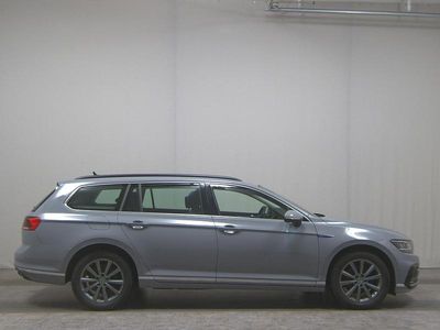 Gebraucht VW Passat Highline 218 PS (160 kW) 2022 Grau Kombi