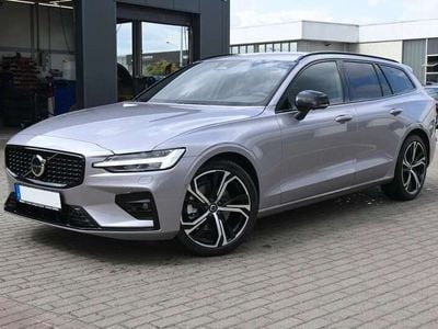 Silber Gebraucht 2025 Volvo V60 Plus Kombi | 48.990 €