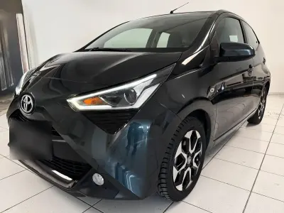 Używany Toyota Aygo Team 72 KM (52 kW) 2020 Szary Hatchback