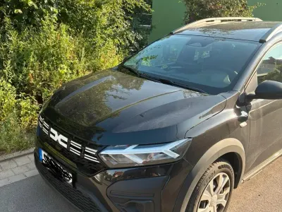 Gebraucht Dacia Jogger 101 PS (74 kW) 2024 Schwarz Van / Kleinbus