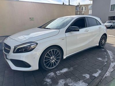 Gebraucht Mercedes A180 AMG 122 PS (89 kW) 2017 Weiß Limousine