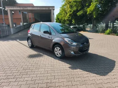 Gebraucht Hyundai ix20 Classic 90 PS (66 kW) 2012 Braun Kleinwagen