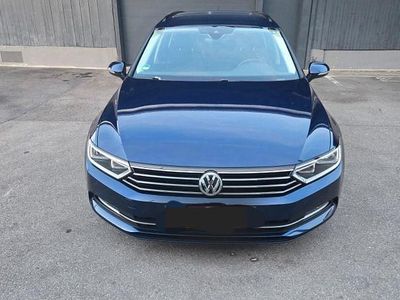 Gebraucht VW Passat Trendline 150 PS (110 kW) 2018 Blau Kombi