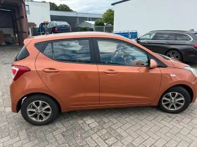 Gebraucht Hyundai i10 86 PS (63 kW) 2014 Orange Kleinwagen