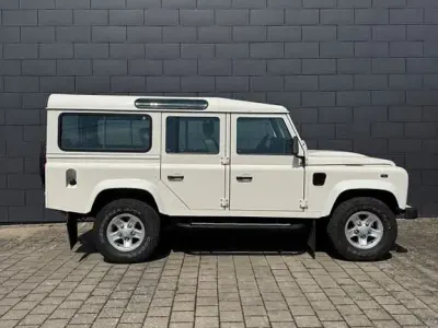 Gebraucht Land Rover Defender 122 PS (89 kW) 2010 Weiß Kombi