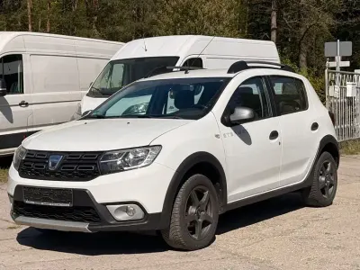 Gebraucht Dacia Sandero Celebration 90 PS (66 kW) 2017 Weiß Limousine