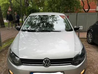 Gebraucht VW Polo 75 PS (55 kW) 2015 Silber Kleinwagen