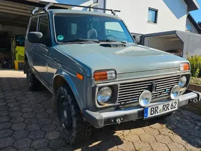 Gebraucht Lada niva 83 PS (61 kW) 2011 Grau SUV