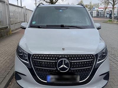 Usata Mercedes V300 Avantgarde 237 CV (174 kW) 2025 Grigio Monovolume