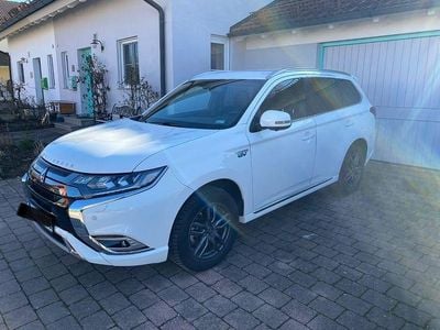 Gebraucht Mitsubishi Outlander P-HEV 224 PS (164 kW) 2018 Weiß SUV
