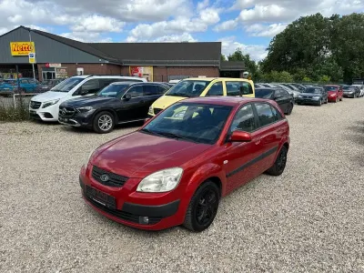 Gebraucht Kia Rio EX 97 PS (71 kW) 2007 Rot Limousine