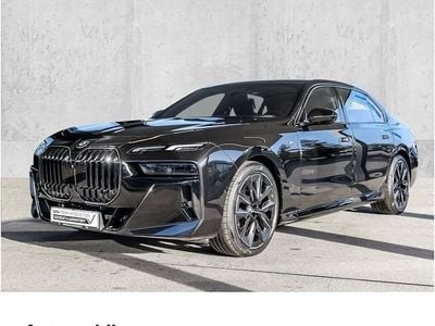 Gebraucht BMW 740 M Sport 299 PS (219 kW) 2025 Black sapphire metallic Limousine