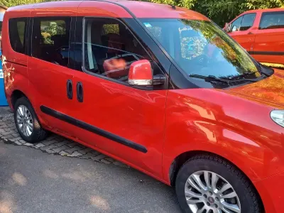 Gebraucht Fiat Doblò 100 PS (73 kW) 2010 Rot Van / Kleinbus