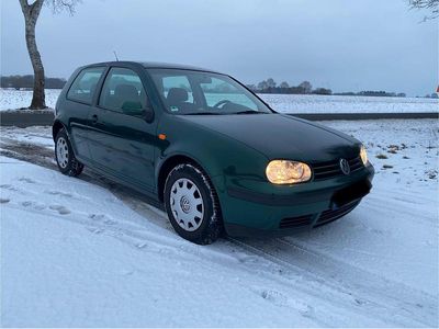 Grün Gebraucht 1999 VW Golf IV Kleinwagen | 1.299 € (Etwas zu teuer)