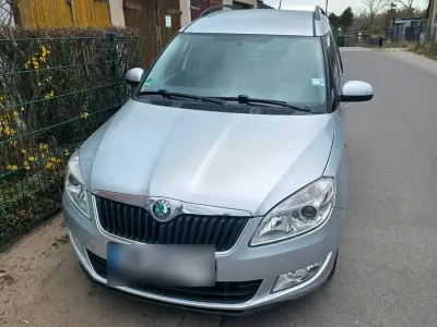 Gebraucht Skoda Roomster 85 PS (62 kW) 2012 Silber Van / Kleinbus