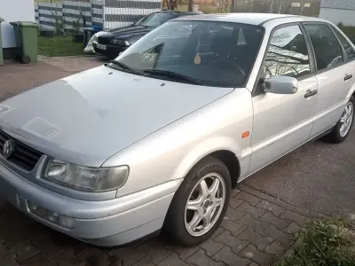 Gebraucht VW Passat 90 PS (66 kW) 1996 Schwarz Limousine