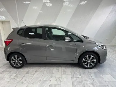 Gebraucht Hyundai i20 125 PS (91 kW) 2019 Olivine grey Kleinwagen