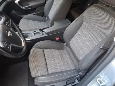 Używany Opel Insignia 160 KM (117 kW) 2013 Srebrny Kombi