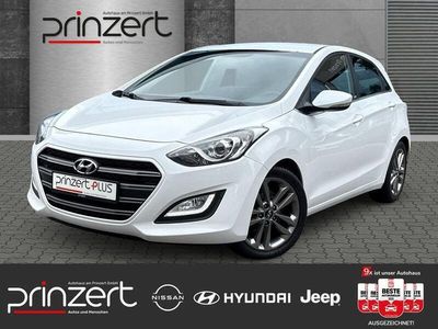 Weiß Gebraucht 2016 Hyundai i30 Passion Limousine | 13.770 € (Teuer)