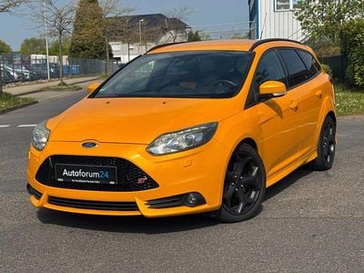 Usata Ford Focus ST 250 CV (183 kW) 2013 Giallo Station wagon