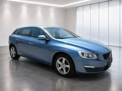 Gebraucht Volvo V60 150 PS (110 kW) 2016 Blau (metallic) Kombi