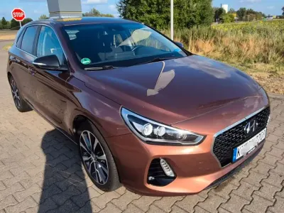 Gebraucht Hyundai i30 Premium 140 PS (102 kW) 2017 Braun Limousine