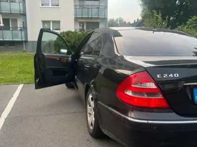 Gebraucht Mercedes E240 177 PS (130 kW) 2003 Schwarz Limousine