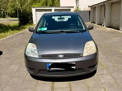 Usata Ford Fiesta Ghia 69 CV (50 kW) 2002 Grigio Utilitaria