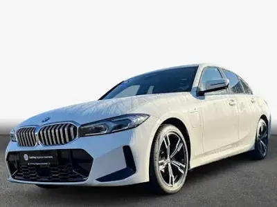 Nuova BMW 330e Comfort Edition 292 CV (214 kW) 2025 Bianco Berlina