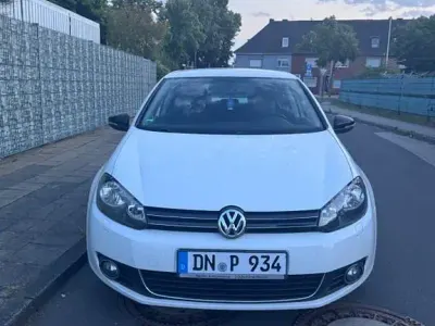 Gebraucht VW Golf VI 122 PS (89 kW) 2011 Weiß Kleinwagen