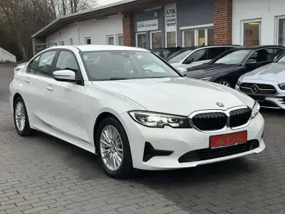 Gebraucht BMW 318 Advantage 150 PS (110 kW) 2022 Alpinweiss iii (metallic) Limousine
